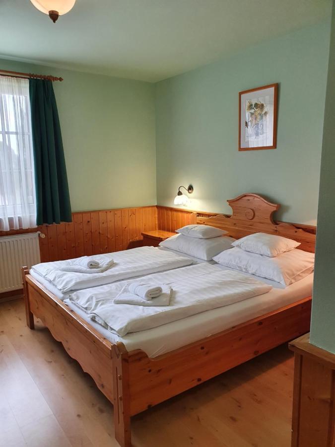 博兹罗兹班西欧酒店 Fertőboz 外观 照片