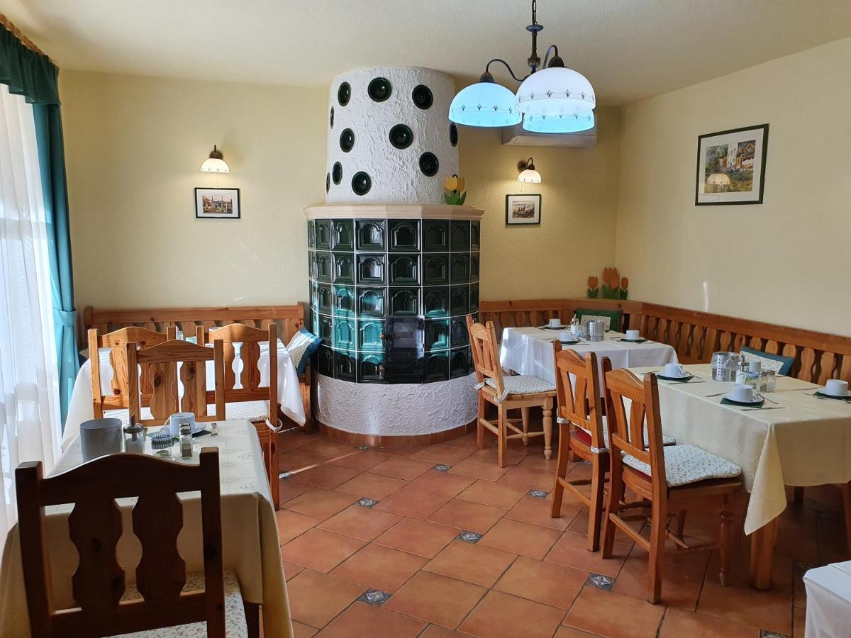 博兹罗兹班西欧酒店 Fertőboz 外观 照片