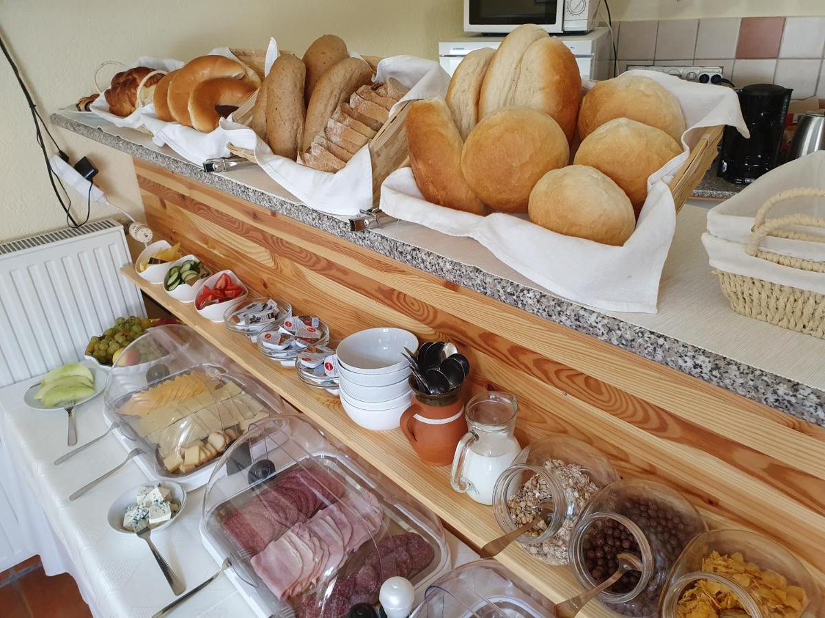 博兹罗兹班西欧酒店 Fertőboz 外观 照片